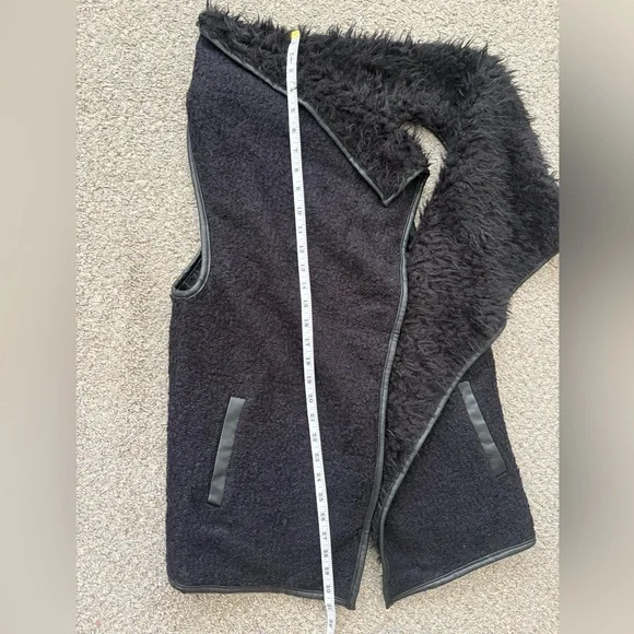 Medium Love Tree Black Teddy Sherpa Open Front Faux Fur Vest - Picture 9 of 12